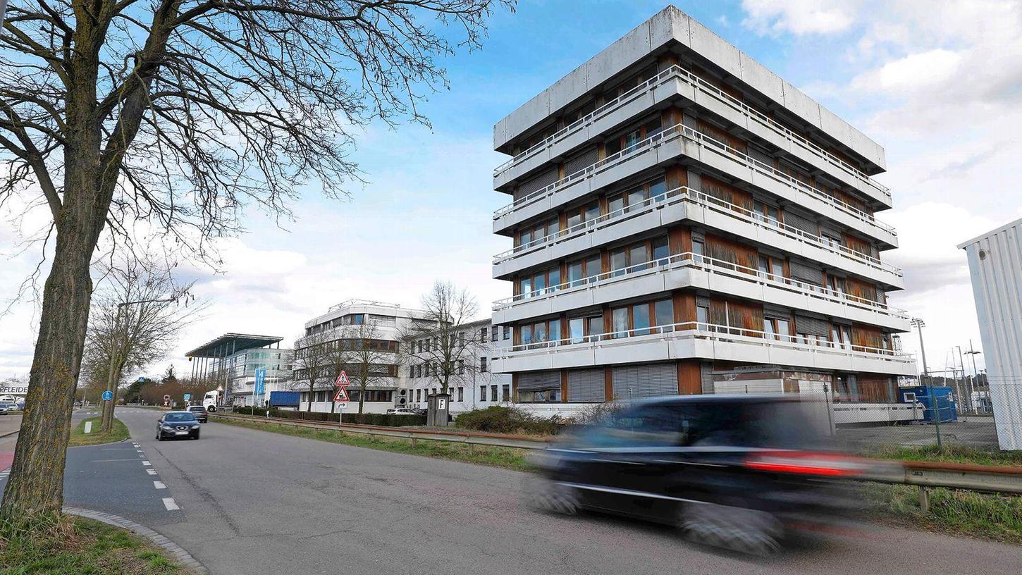 Die ehemalige Pfleiderer-Zentrale an der Ingolstädter Straße in Neumarkt: Hier hätte ein Ableger des Regensburger Ankerzentrums entstehen sollen.