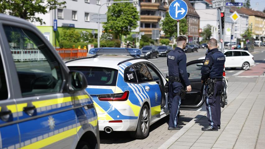 Frau in Nürnberg von Lkw schwer verletzt: Fahrer fährt nach Unfall einfach weiter