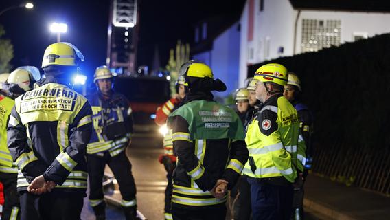 Dachgeschosswohnung in Herzogenaurach in Flammen: Feuerwehr entdeckt Leiche im Dachgeschoss