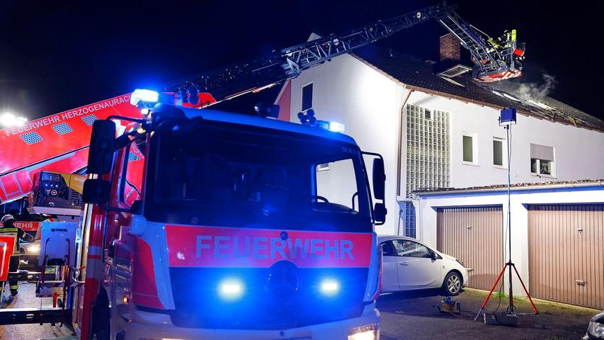Brand in einem Dachstuhl in Herzogenaurach.