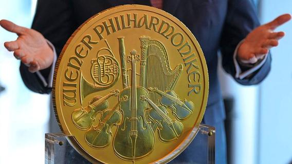 Riesige Goldmünze in Hamburg ausgestellt