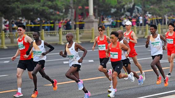 Vorbei gewinkt: Sieg des chinesischen Läufers He aberkannt