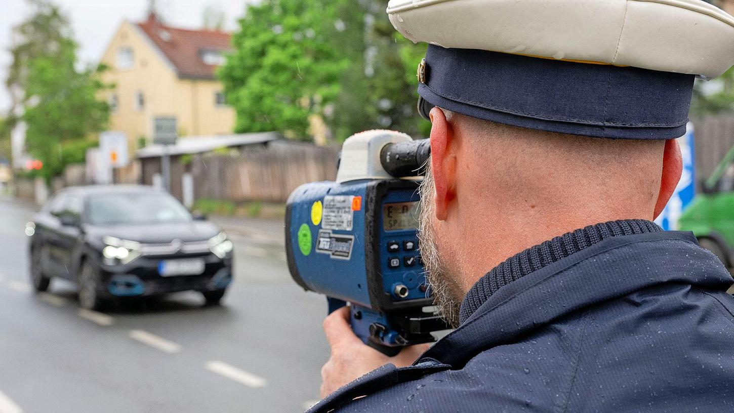 Auch in Nürnberg hat unter anderem die Polizei Verkehrsteilnehmer mit Messgeräten zur Geschwindigkeitskontrolle im Visier.