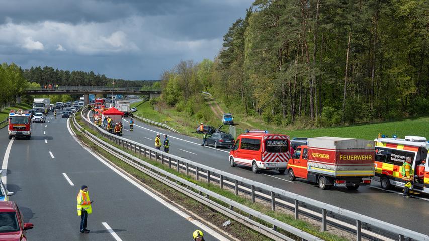 Um kurz vor 11 Uhr kollidierten in Fahrtrichtung Bamberg 14 Fahrzeuge zwischen den Anschlussstellen Thurnau-West und Schirradorf. 