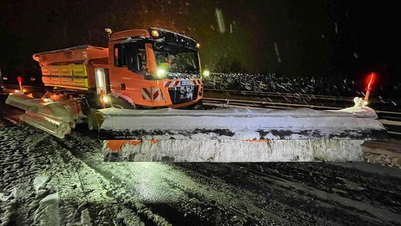 Der Winter ist zurück: Zahlreiche Einsätze wegen Schnee auf der A9 in Ober- und Mittelfranken