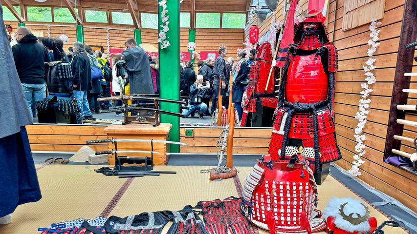 Traditionelle Samurai-Rüstungen durften natürlich nicht fehlen.