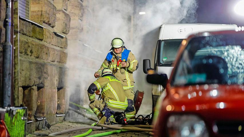 Sirenen in Fürth: Keller von Wohnhaus in Brand - Anwohner außer Gefahr