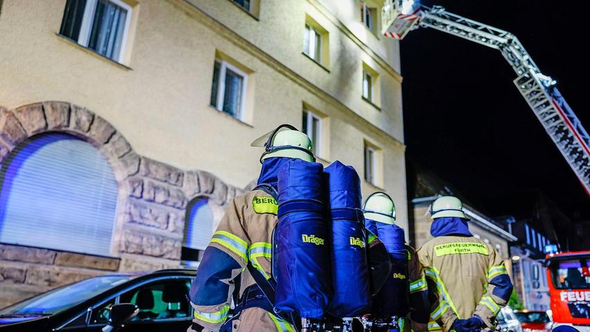 Die Berufsfeuerwehr Fürth und die Freiwillige Feuerwehr Stadtmitte waren beim Brand am Schießplatz im Einsatz.