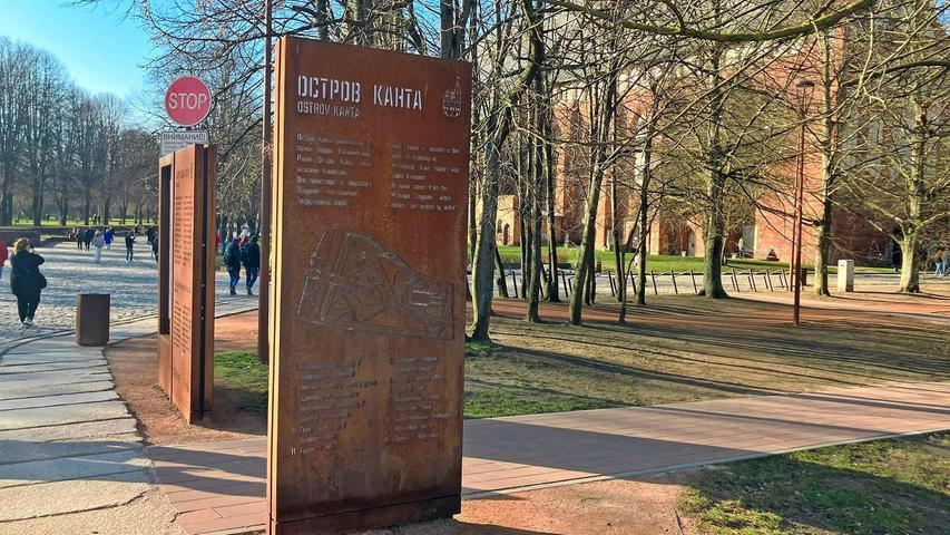 Eine Steinstele mit der Aufschrift Kant-Insel in Kaliningrad.