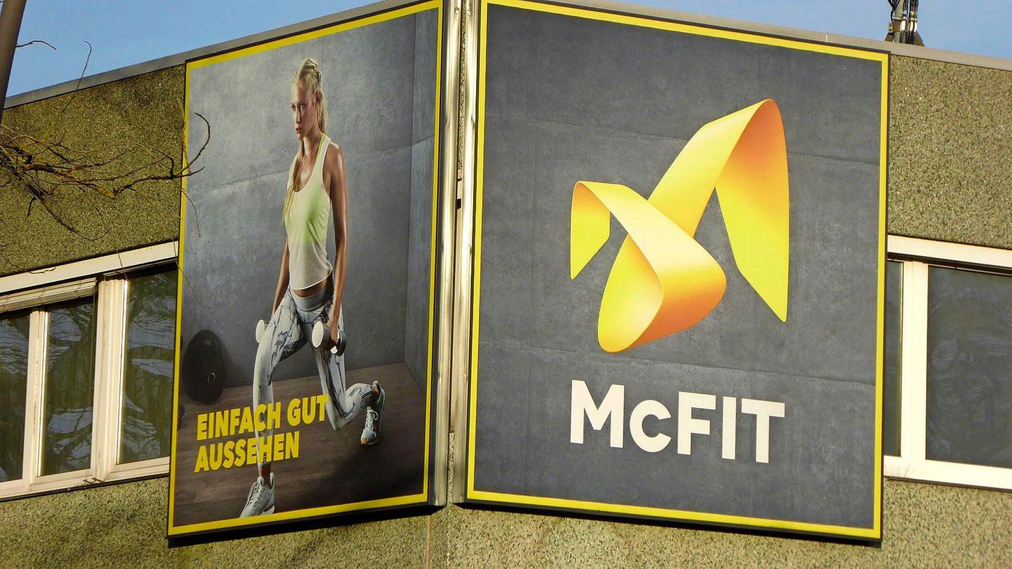Die Fitnesskette McFit hatte im April 2022 ihre Beiträge erhöht - und Kunden mit einem Trick die Zustimmung aufgezwungen.