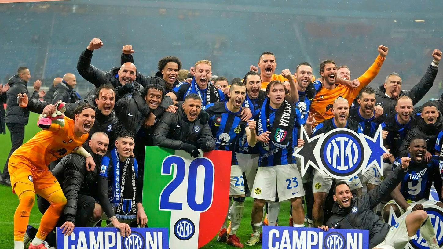 Die Spieler von Inter Mailand feiern die Meisterschaft.