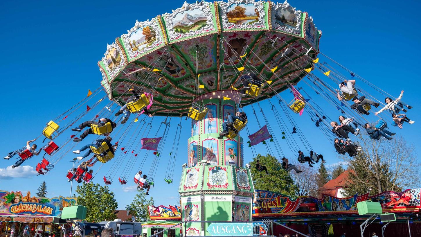Strahlender Sonnenschein, wildes Vergnügen: So wünschen sich die Rother jedes Jahr ihr Frühlingsfest (Archivbild). Heuer wird vom 16. bis 19. Mai 2025 gefeiert. Strahlender Sonnenschein, wildes Vergnügen: So wünschen sich die Rother jedes Jahr ihr Frühlingsfest (Archivbild). Heuer wird vom 16. bis 19. Mai 2025 gefeiert.