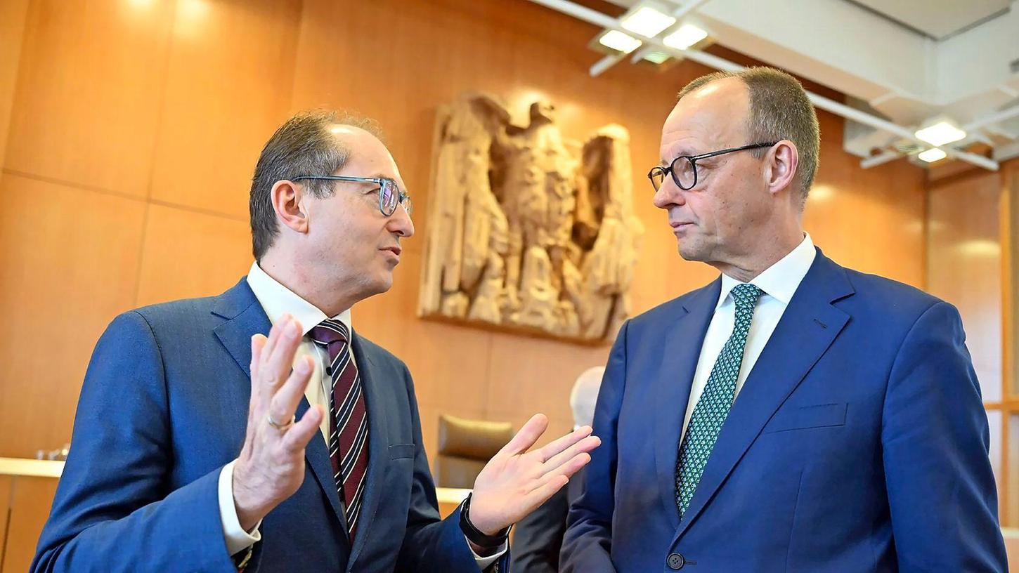 Kritisieren die Ampel-Wahlrechtsreform aufs Schärfste: CDU-Chef Friedrich Merz (r.) und der Vorsitzende der der CSU-Landesgruppe im Bundestag, Alexander Dobrindt.