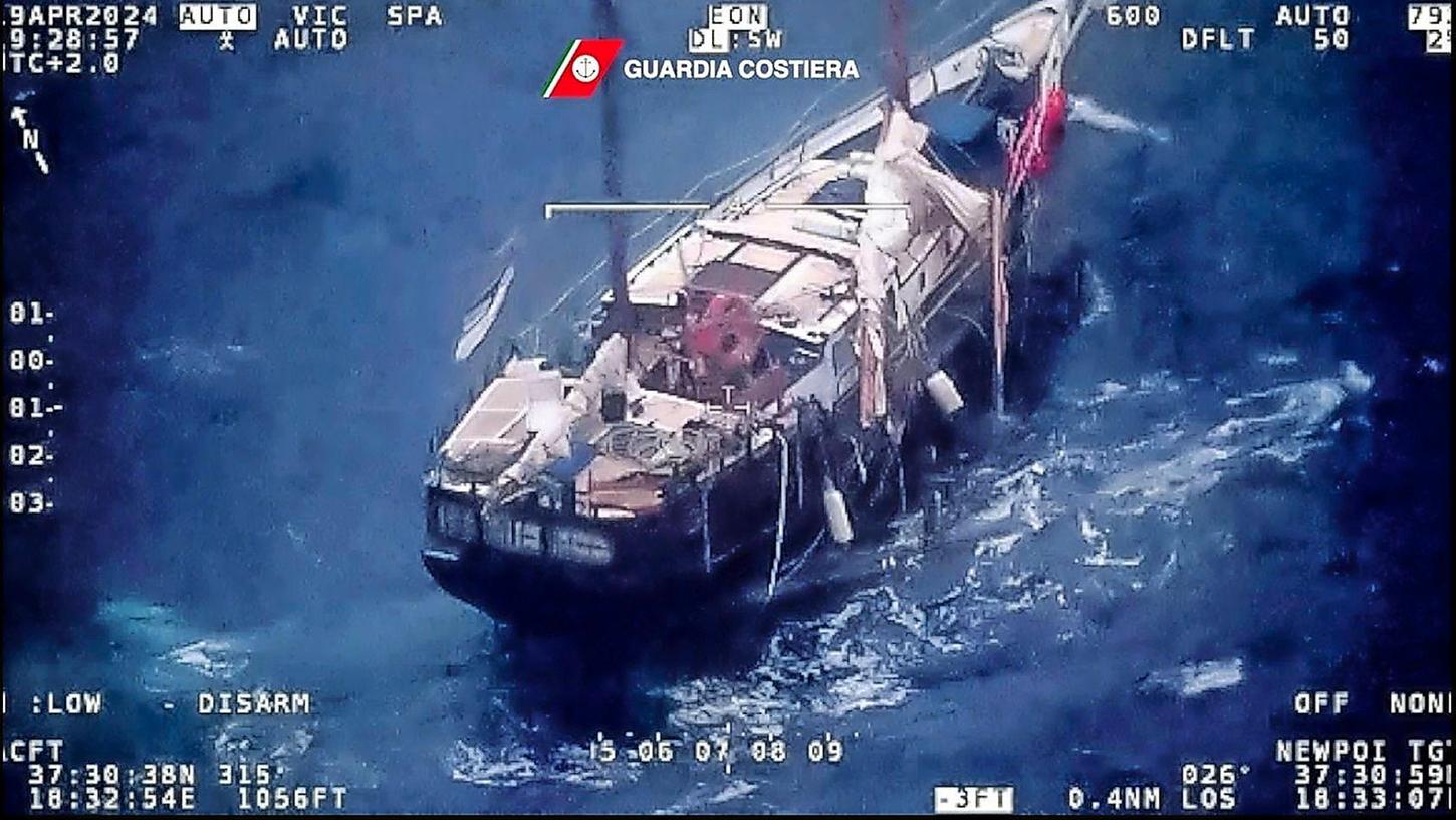 Komplett zerstört: Mit diesem Segelboot war ein Spanier in Seenot geraten