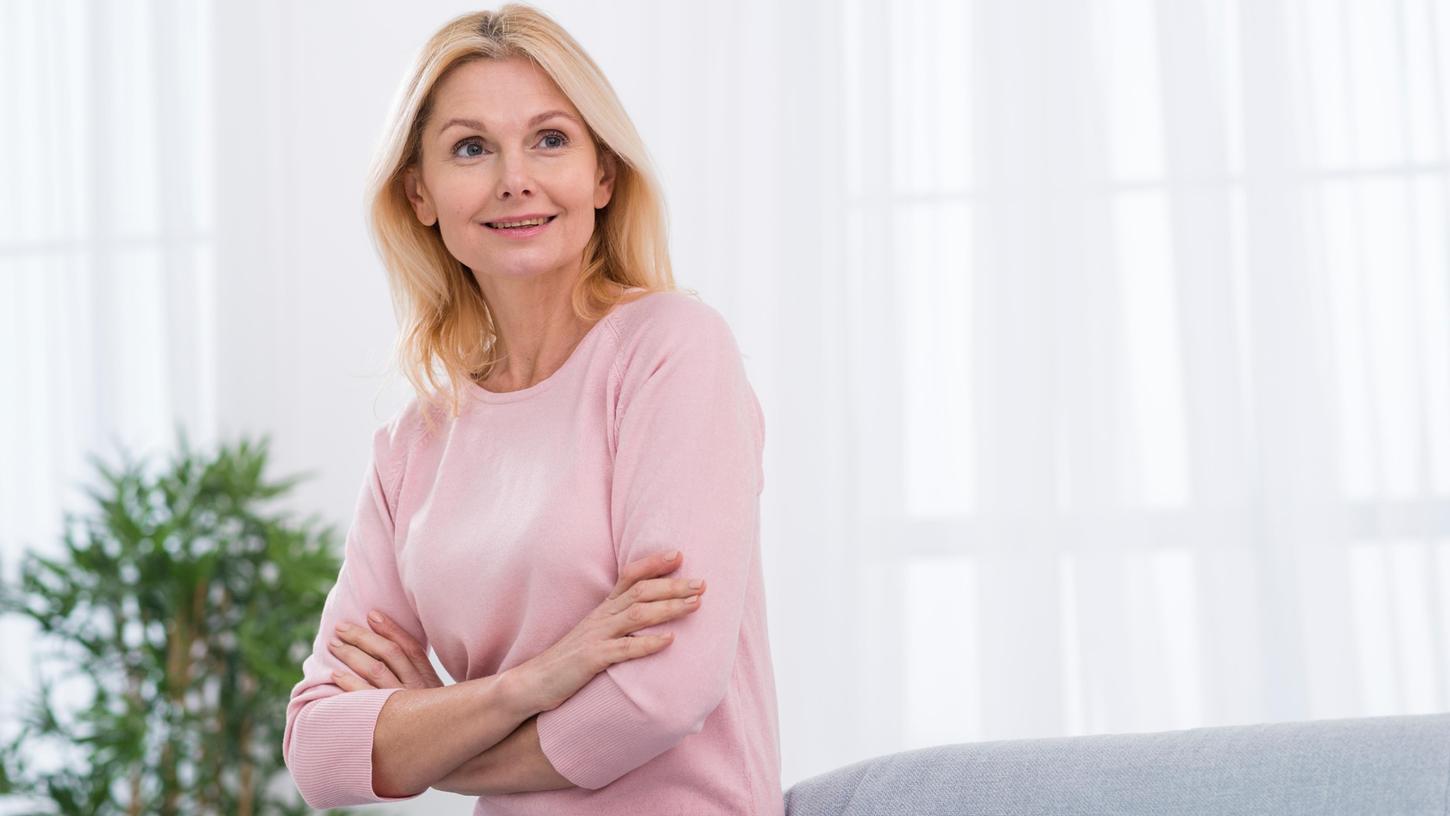 Viele Frauen suchen während der Menopause nach natürlichen Heilmitteln, um die mit dieser Lebensphase verbundenen Symptome zu bewältigen.