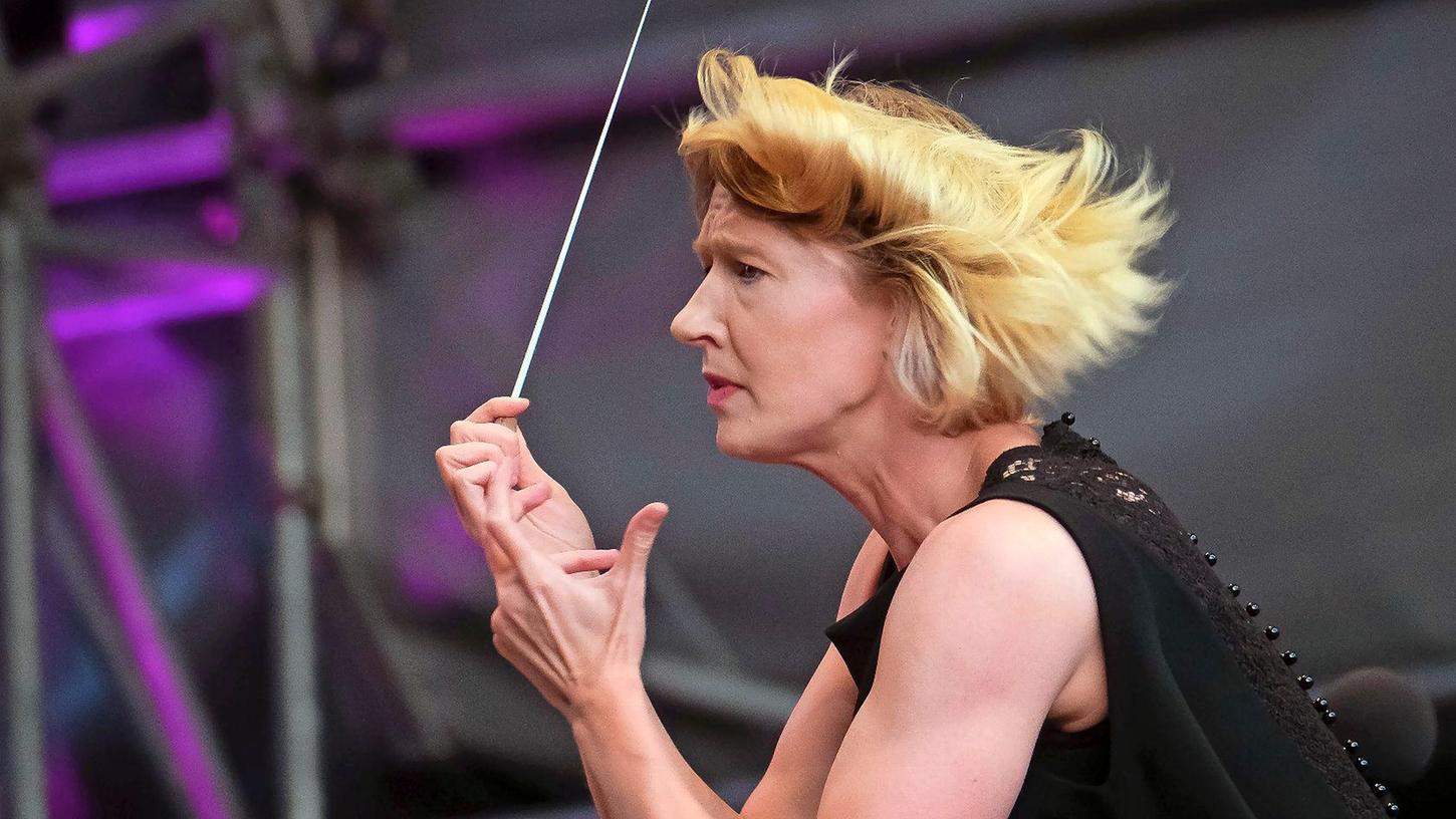 Reitet auf einer Erfolgwelle: Joana Mallwitz. Die Chefin des Konzerthausorchesters Berlin wird bald ihr Debüt bei den Berliner Philharmonikern geben.