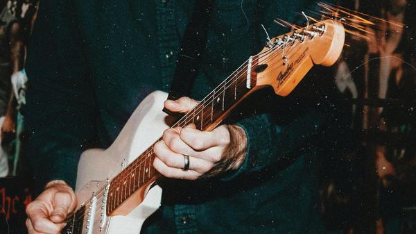 Die Eventreihe "Mitschwingen" bietet Musikerinnen und Musikern rund um Nürnberg eine Bühne, um deren Können unter Beweis zu stellen. Von DJs bis hin zu Jazzkünstlerinnen und -Künstlern ist dort jeder gern gesehen. Am Freitag, 26. April, geht Mitschwingen unter dem Motto "Jazzsession" ab 19.30 Uhr in die nächste Runde.
