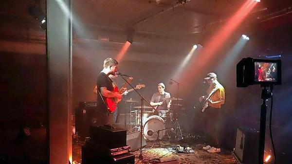 My new Zoo, Palacity und Death star disco treten am Samstag, 27. April, auf dem Festival der "Gitarre, Gitarré, Guitar!" in der Musikzentrale in Nürnberg auf. Ab 20 Uhr laufen dort Indie, Wave und Poprock, der Eintritt kostet 13 Euro.