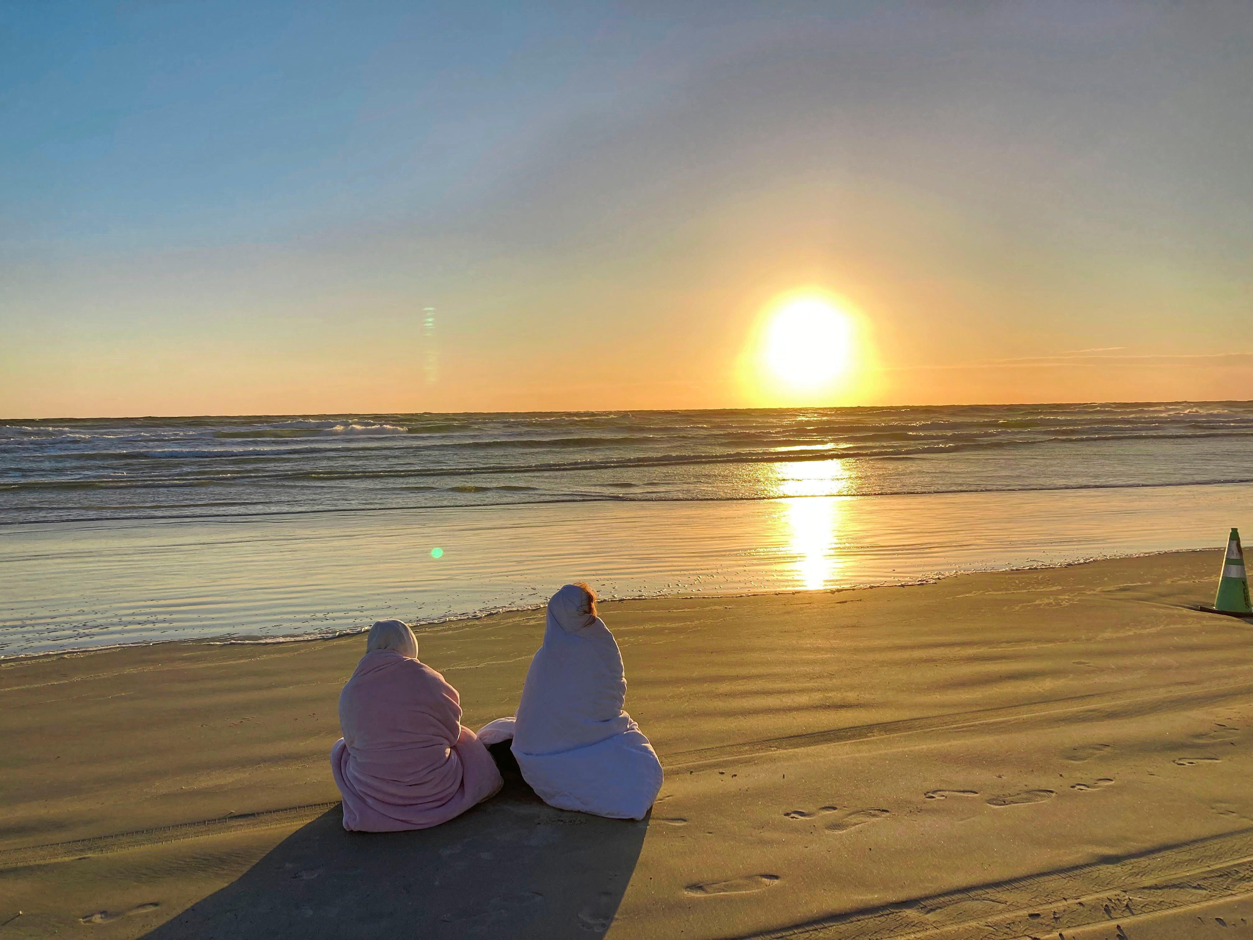 Alleine ist man am Strand aber auch zu früher Stunde nicht: In NSB, wie der Ort kurz genannt wird, ist immer etwas los.
