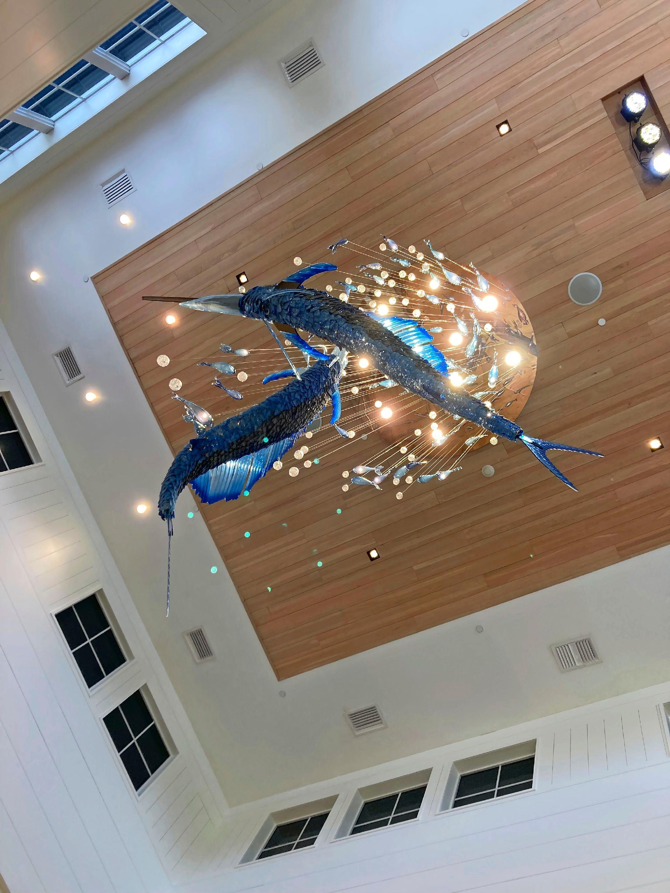 Wer gehoben wohnen möchte, ist im Hutchinson Shores Resort & Spa, direkt am beinah weißen Strand des Martin County gelegen, richtig. Der Ableger der Opal-Hotelkette ist von Meisterhand im maritimen Stil eingerichtet - über der Lobby schweben zwei Segelfische aus blauem Edelstein.