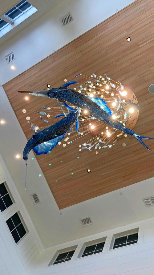 Wer gehoben wohnen möchte, ist im Hutchinson Shores Resort & Spa, direkt am beinah weißen Strand des Martin County gelegen, richtig. Der Ableger der Opal-Hotelkette ist von Meisterhand im maritimen Stil eingerichtet - über der Lobby schweben zwei Segelfische aus blauem Edelstein.