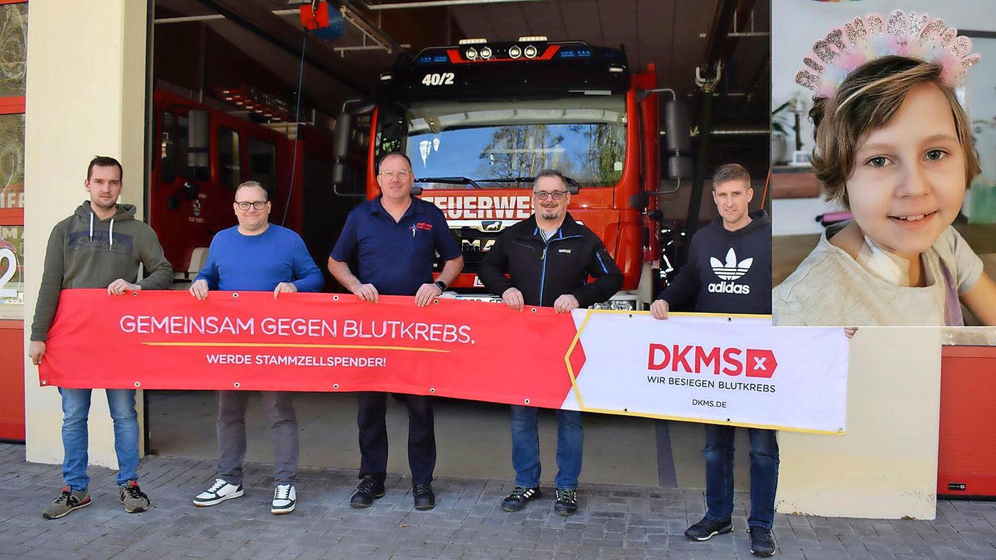 Markus Stieg, Björn Leuchner, Stephan Fleischer, Roland Zahn und Timo Pohl (von links) bei den Vorbereitungen Anfang April zur Registrierungsaktion, mit der Raffi (oben rechts) geholfen werden sollte. Heute lässt sich sagen: Mit Erfolg! Markus Stieg, Björn Leuchner, Stephan Fleischer, Roland Zahn und Timo Pohl (von links) bei den Vorbereitungen Anfang April zur Registrierungsaktion, mit der Raffi (oben rechts) geholfen werden sollte. Heute lässt sich sagen: Mit Erfolg!