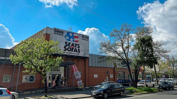Scharfe Kritik an „Seats and Sofas“ in Fürth: Mega Rabatte oder doch einfach nur Kunden-Abzocke?