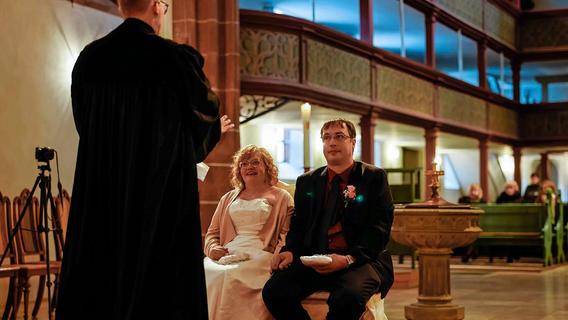 „Ist heute noch was frei?“ Was die Paare bewegte, spontan in Fürths Altstadtkirche zu heiraten