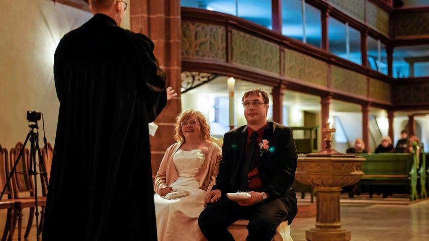 „Ist heute noch was frei?“ Was die Paare bewegte, spontan in Fürths Altstadtkirche zu heiraten