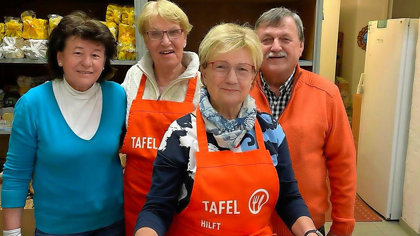 Rosi Buichl, Angelika Krauß, Brigitte Herrmann und Hans Hüttinger (von links) sind bei der Treuchtlinger Tafel aktiv und helfen ihren Mitmenschen - die Tafel freut sich über weitere Helferinnen und Helfer.