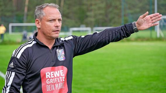 Warum ist Robert Gebhard beim SV Rednitzhembach mit sofortiger Wirkung zurückgetreten?