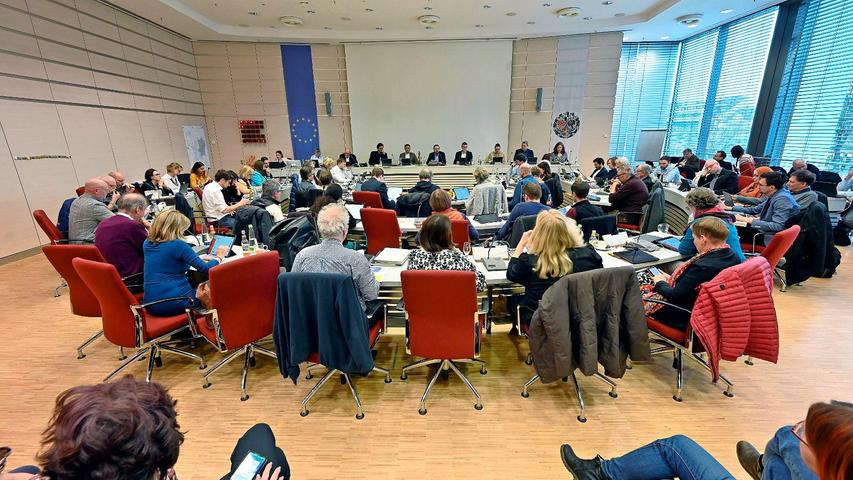 Diskurs in Erlangen: Beschluss für fairen politischen Wettstreit im Vorfeld der StUB-Entscheidung