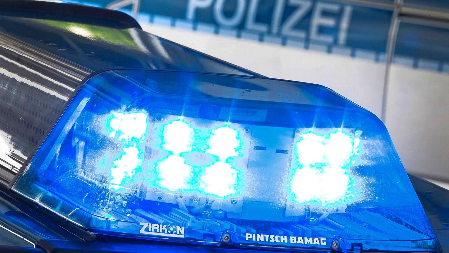 Ein großer Polizeieinsatz (Symbolbild) sorgte am Freitag für Aufsehen in Nürnberg-Schoppershof.