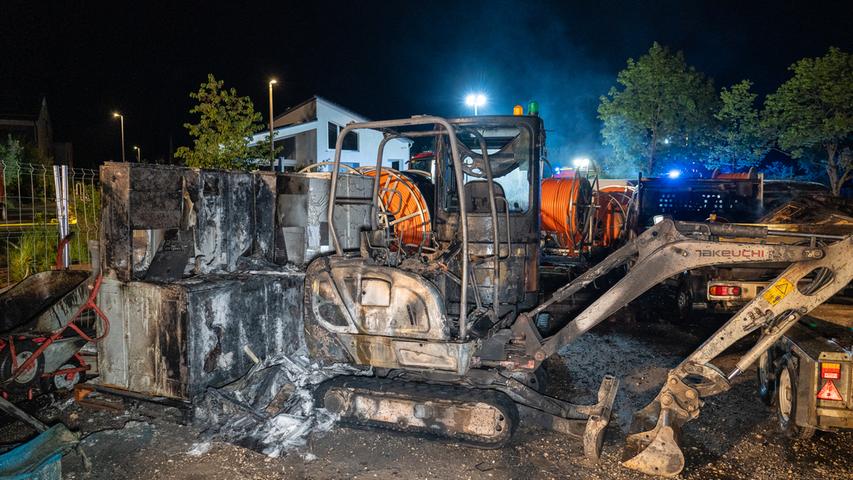 Die Hintergründe des Brandes sind noch unklar und werden von der Kriminalpolizei ermittelt. Die Hintergründe des Brandes sind noch unklar und werden von der Kriminalpolizei ermittelt.