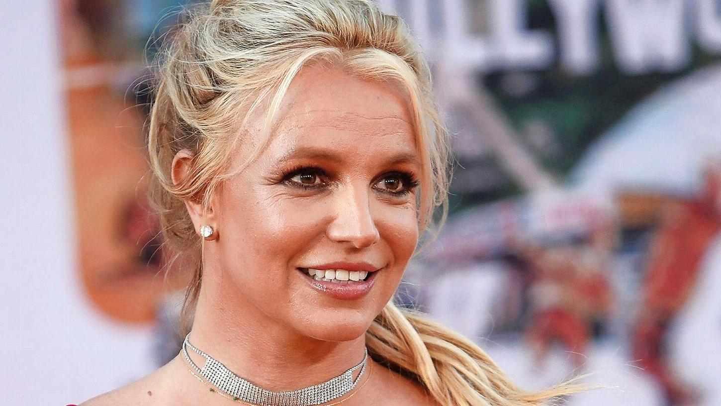 Die US-amerikanische Sängerin Britney Spears stand bis 2021 13 Jahre lang unter der Vormundschaft ihres Vaters.