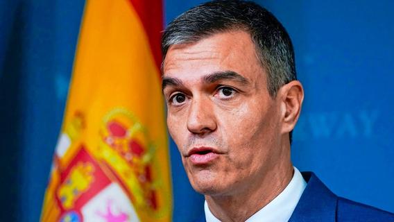 Sánchez bleibt nach Rücktrittsandrohung im Amt