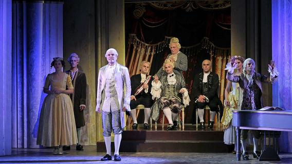 „Amadeus“ in Fürth: Ein großer Spaß mit opulenter Ausstattung