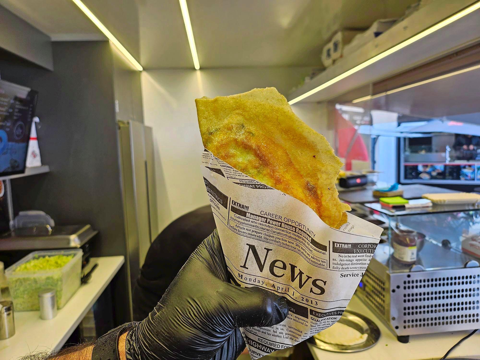 Eine der tunesischen Spezialitäten bei "Siam's Harissa" ist Brika, eine frittierte Blätterteigtasche.