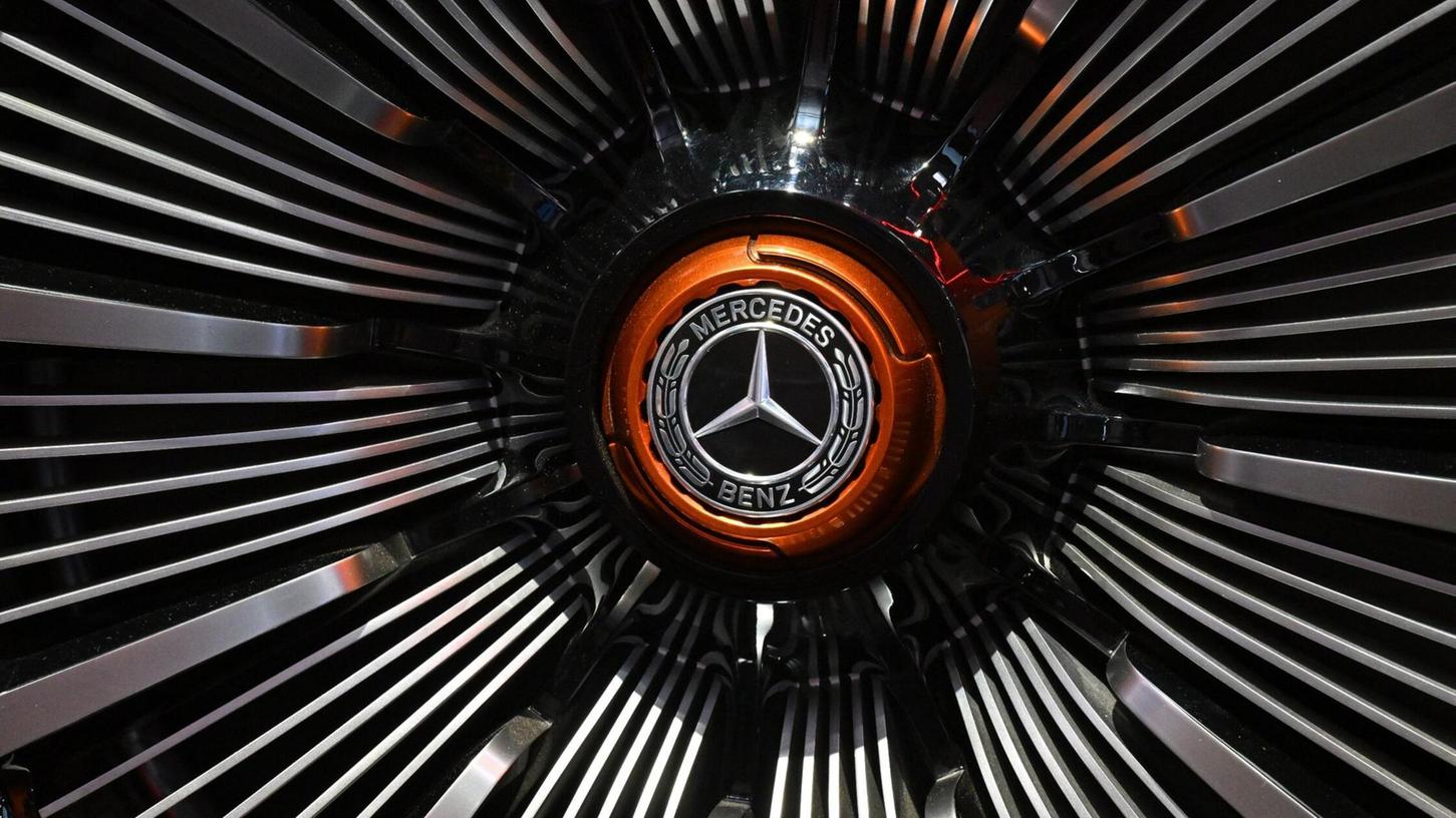 Unter dem Strich fuhr Mercedes-Benz im ersten Quartal mit 3,03 Milliarden Euro rund ein Viertel weniger Konzerngewinn ein.