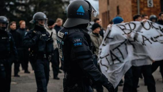 Auch Pfefferspray und Schlagstock im Einsatz: Polizei musste bei Demos in Nürnberg einschreiten