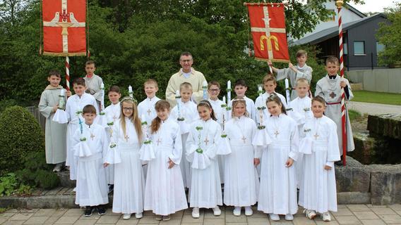 Jesus und die Schatzkiste: In Pilsach haben fünfzehn Kinder die heilige Erstkommunion empfangen
