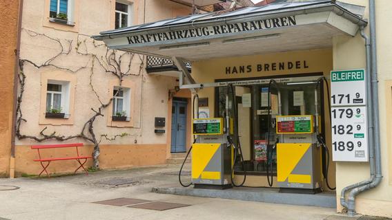 In dieser 100 Jahre alten Tankstelle in der Fränkischen Schweiz ist die Zeit stehen geblieben