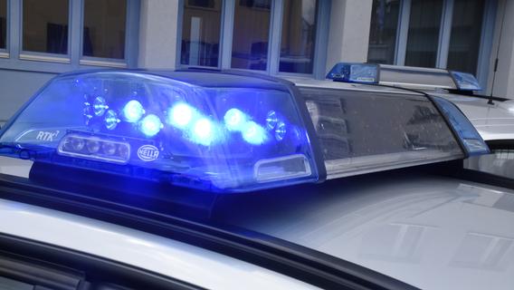 Illegale Spritztour mit Omas Auto: Jugendliche verursachen Unfall in Ansbach