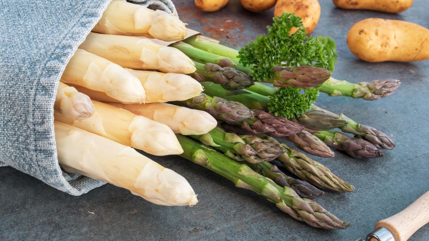 Das Gericht lässt sich mit weißem oder grünem Spargel zubereiten. (Symbolfoto) Das Gericht lässt sich mit weißem oder grünem Spargel zubereiten. (Symbolfoto)