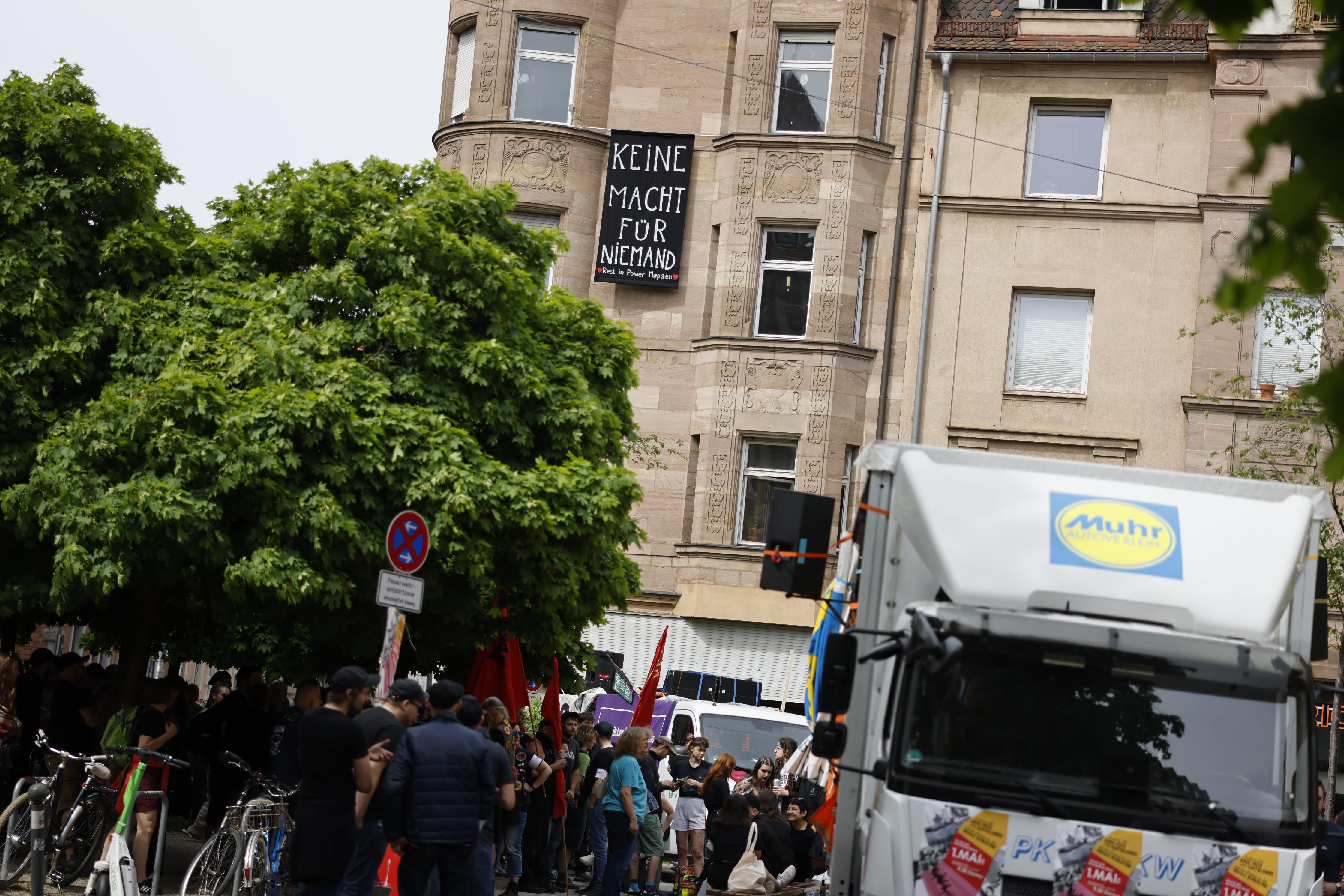 Zusammen kamen sie dabei unter dem Motto "Schluss mit Krise, Krieg und Kapitalismus". 