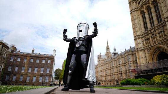 „Graf Mülltonnengesicht“ will das Londoner Rathaus stürmen