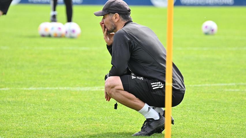 „Nicht unfassbar glücklich“: Wie die Club-Krise auch Trainer Fiél zu schaffen macht
