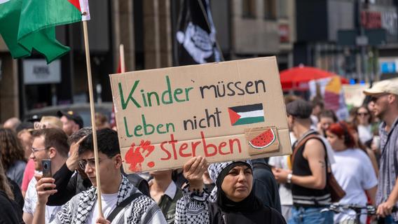 Palästina-Flaggen, harte Töne, aber friedlich: Etwa 2500 Teilnehmer bei Demo in Nürnberg