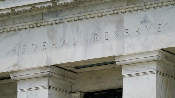Fed lässt Leitzins auf hohem Niveau