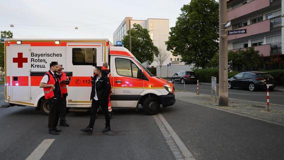 Nürnberger Polizei sucht jetzt Zeugen: 45-jähriger Biker stirbt nach Kollision mit Linienbus